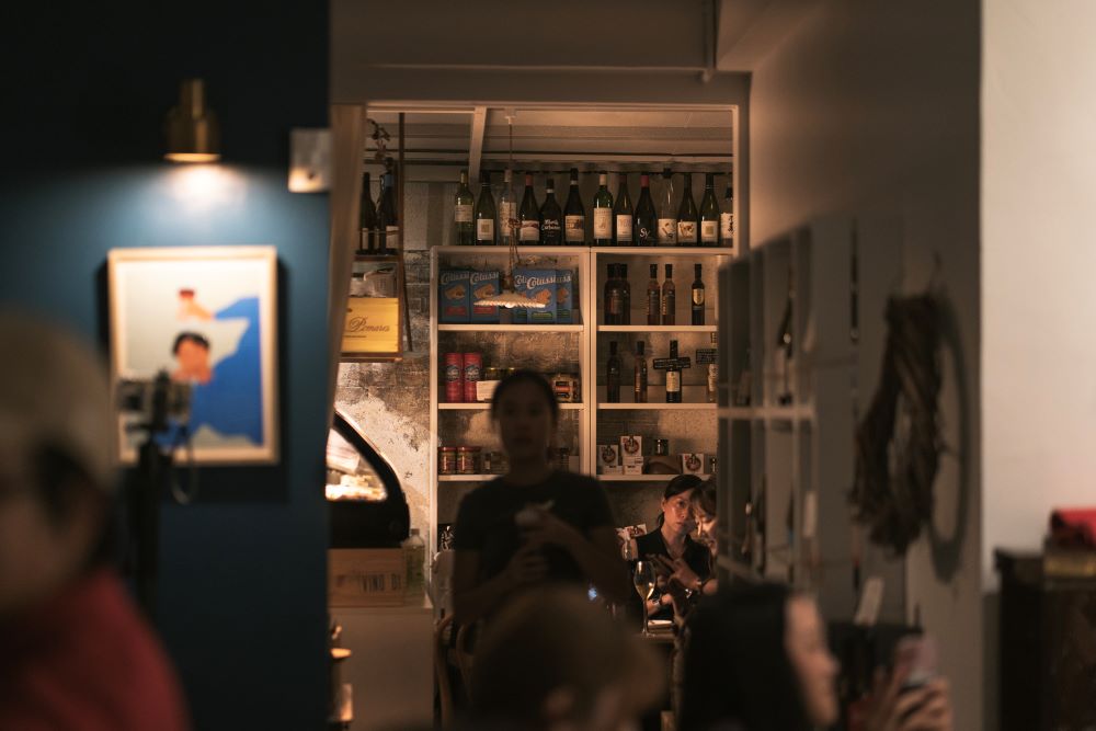 台北爵士酒吧 PURE WINE Cave 內部空間。