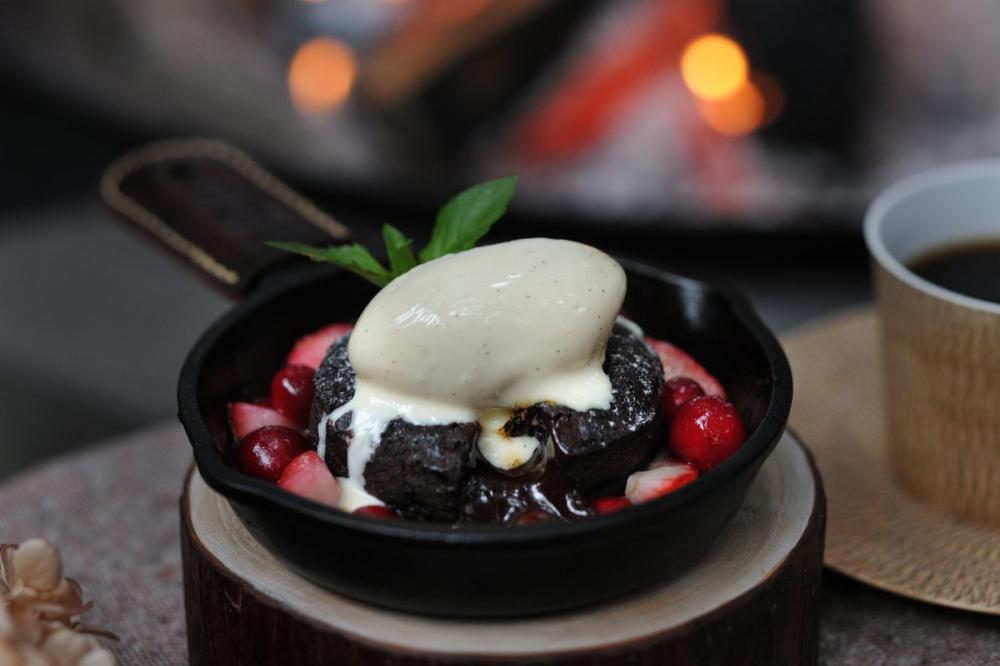 「虹夕諾雅 富士」熔岩巧克力蛋糕的「森林時光」。