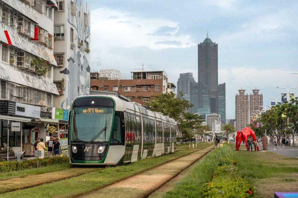 高雄輕軌順遊：駁二藝術特區