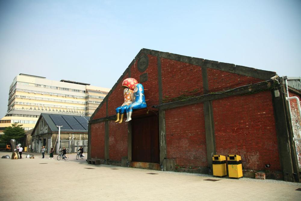 駁二藝術特區大勇倉庫群地標小情侶