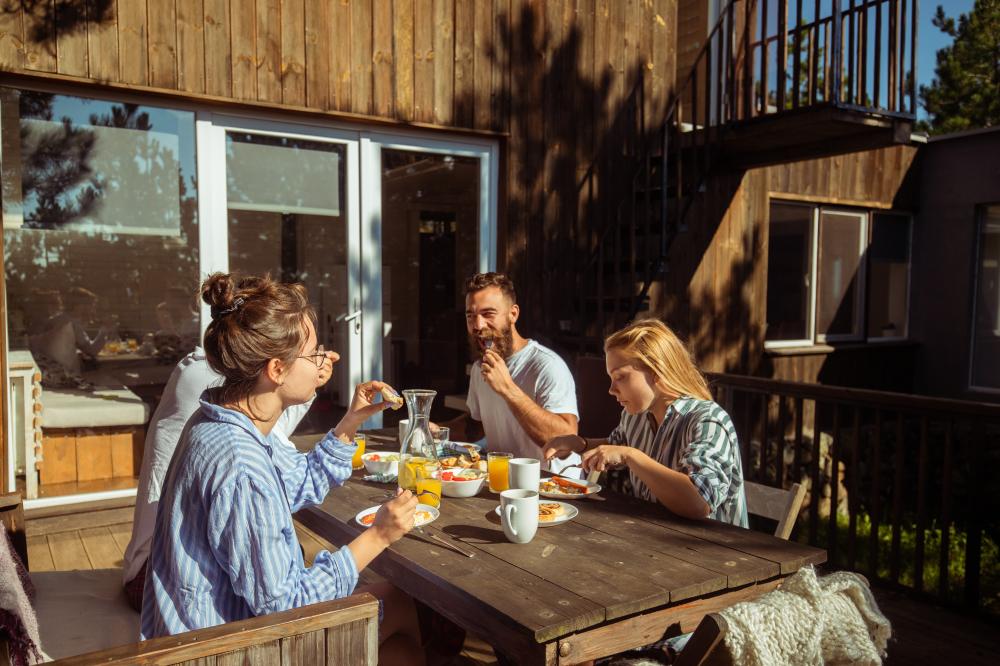 Booking.com 智慧訊息助理及自動回覆功能。