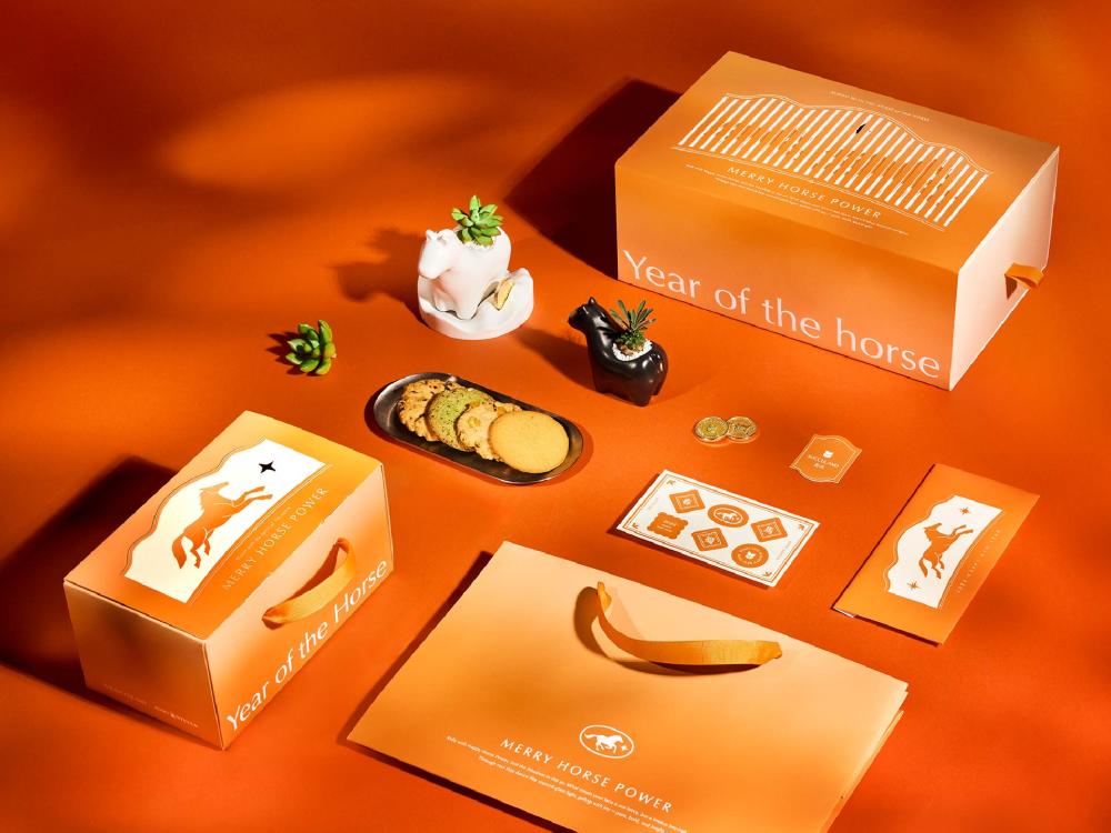 有肉 SUCCULAND ╳ Aunt Stella 詩特莉聯名「快樂馬力」新年光柵動態植栽禮盒。