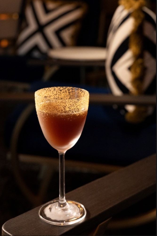 台中 OKU HOTEL 歐酷酒店酒吧調酒。