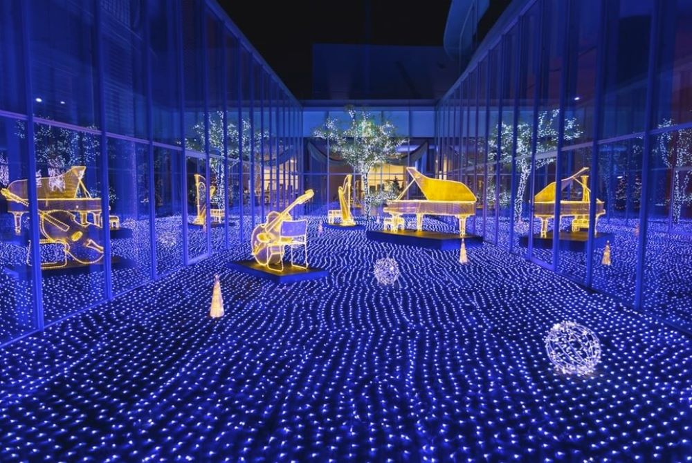 宛如來三原市參加冬夜裡的戶外音樂會。