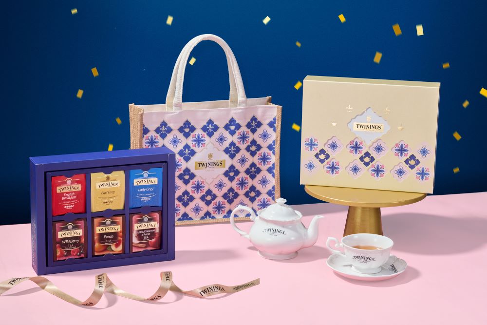 唐寧茶「茶香綻放禮盒」以花磚紋理重譯英倫優雅。