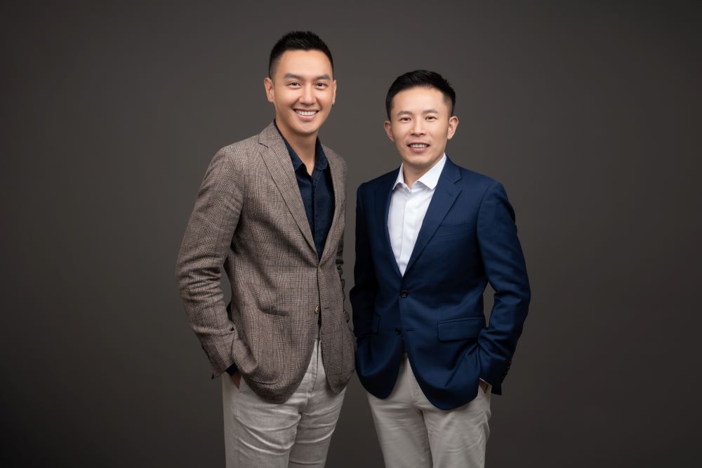 私享旅遊創辦人陳泓佐（右）與楊大偉（左）。