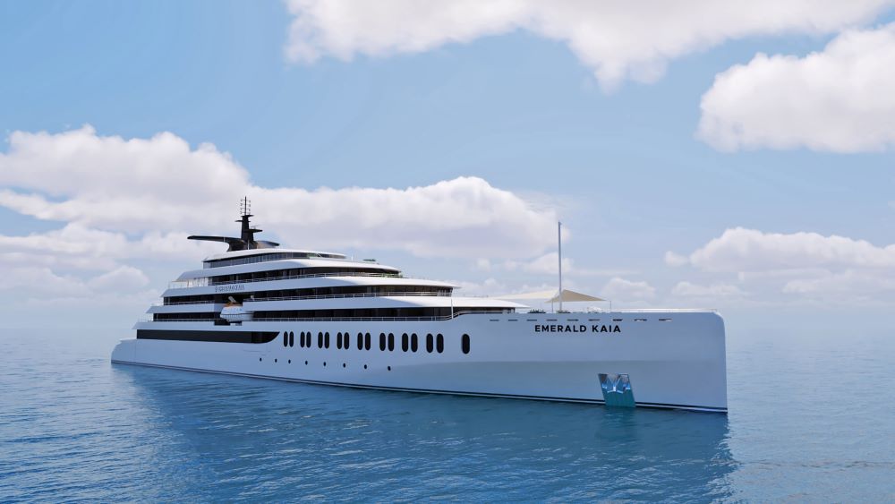 中型遊艇品牌「翡翠凱雅清波號」以其輕巧特色投入遊艇跳島行程。