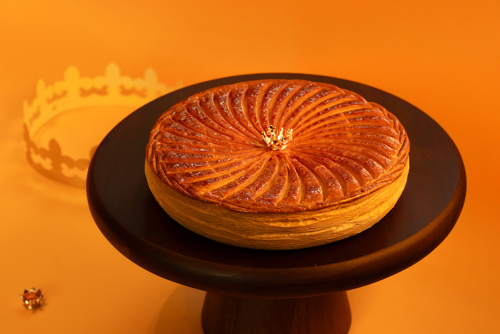 融合開心果濃厚堅果風味與櫻桃白蘭地酒香的國王派。