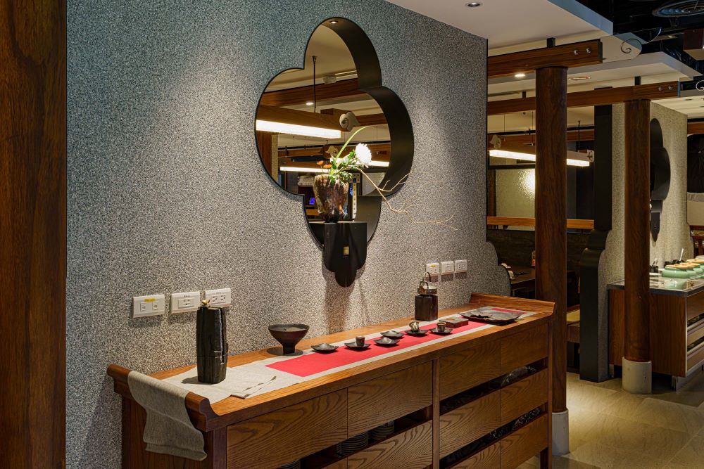 鼎王麻辣鍋台北長安東店空間。