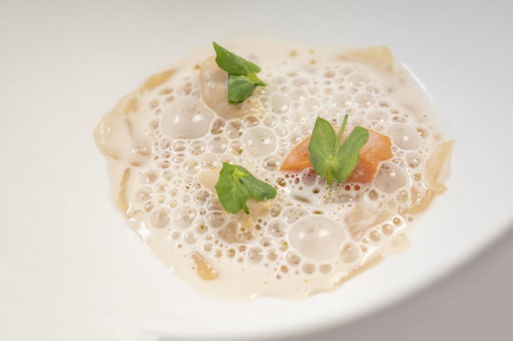 《白玉》為名復刻經典菜餚