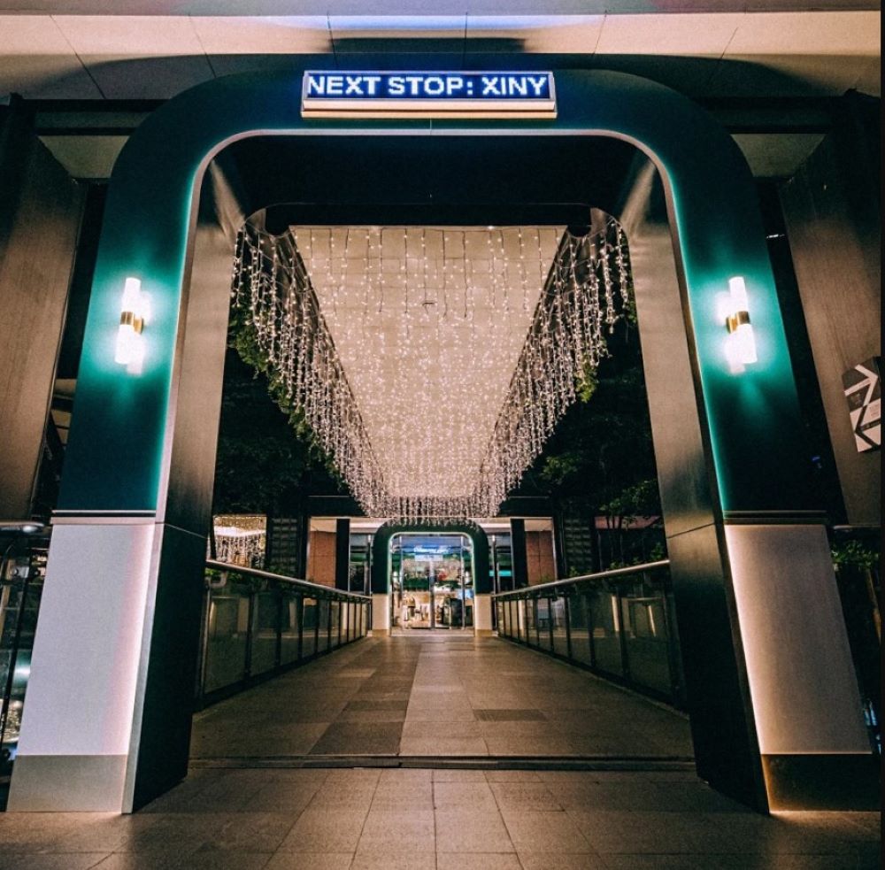 A9–A8 空橋打造「夢境光廊」。