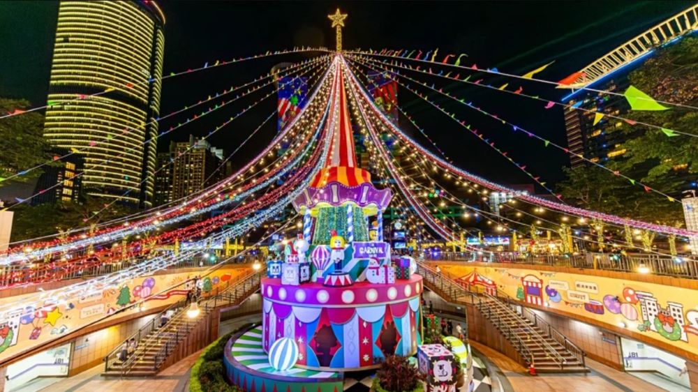 2025新北耶誕城聖誕樹「歡樂馬戲棚」。