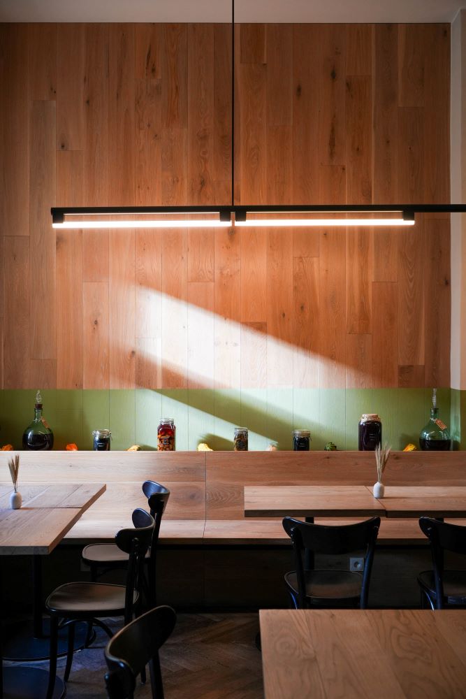 布拉格現代主義餐酒館 Vycep 空間。