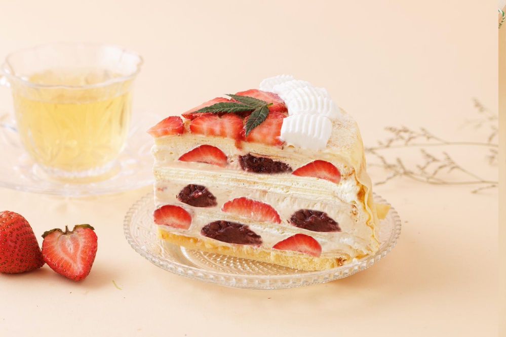 「二十二層草莓之夢」夾入草莓與馥郁內餡，口感輕盈、酸甜更有層次