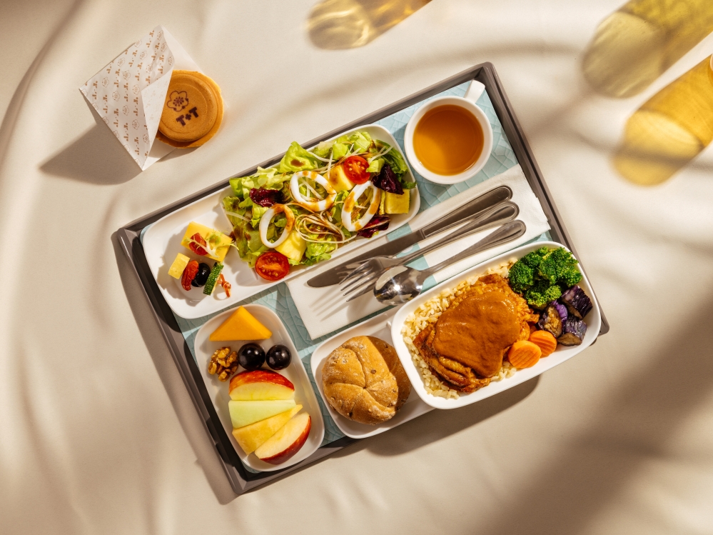 華航攜手米其林一星 T+T 推出當代亞洲風味高空饗宴