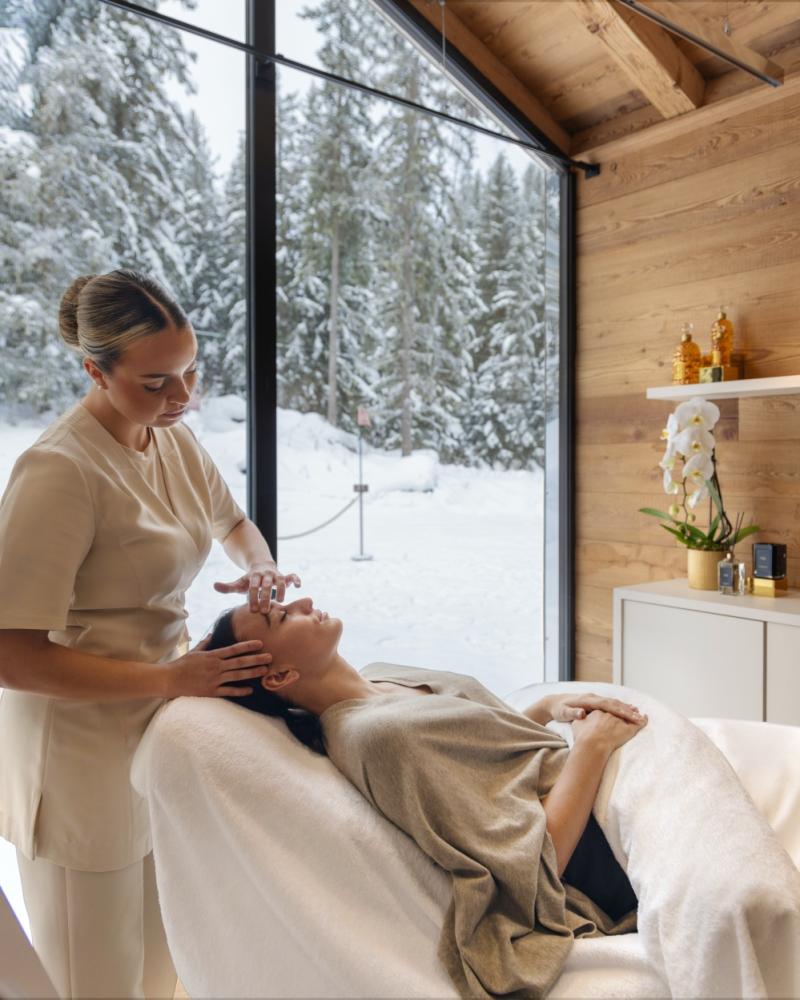 嬌蘭 Guerlain 攜手 Cheval Blanc Courchevel，於阿爾卑斯雪境打造全新