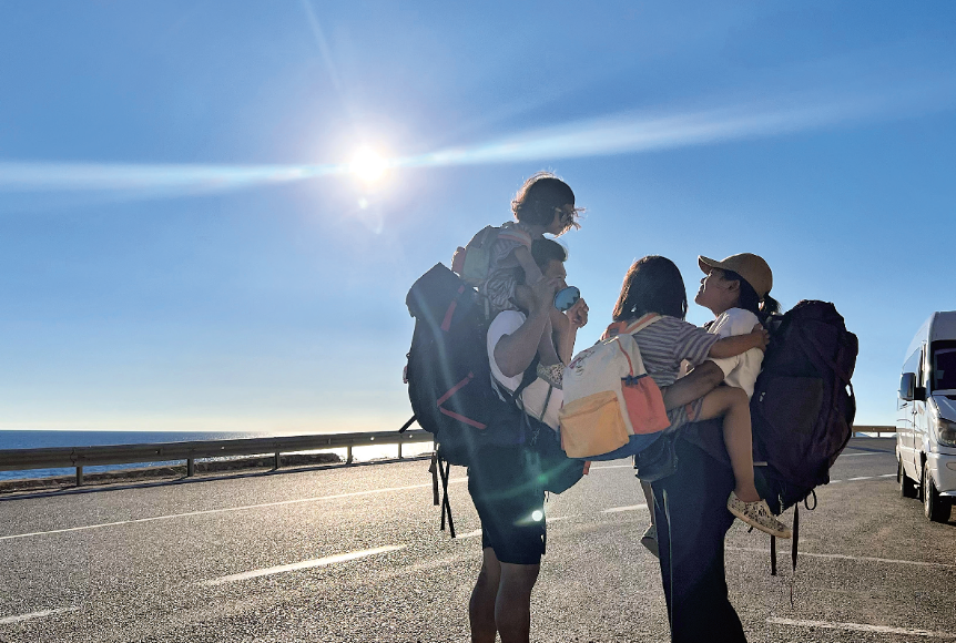 32歲，一家四口用100萬環遊世界 書刊