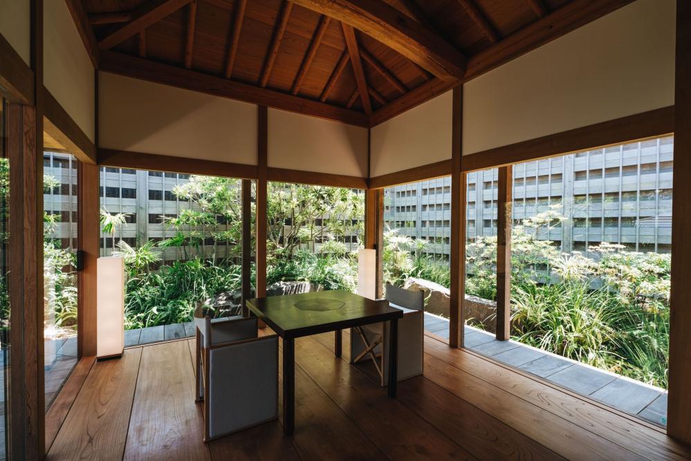 Azumi二樓能遠眺小鎮屋頂