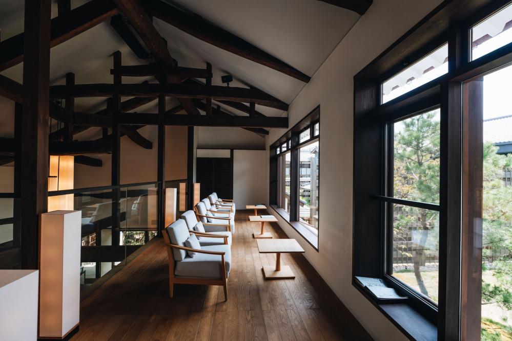 Azumi二樓能遠眺小鎮屋頂