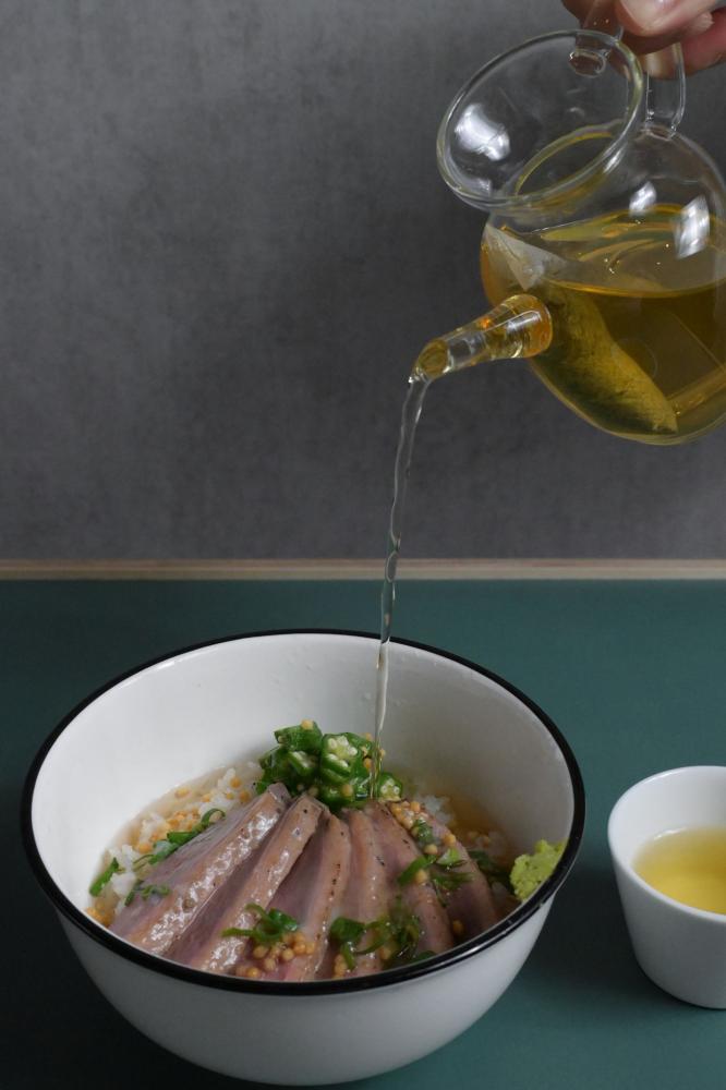 【七三茶堂】台灣茶泡飯倒入茶湯