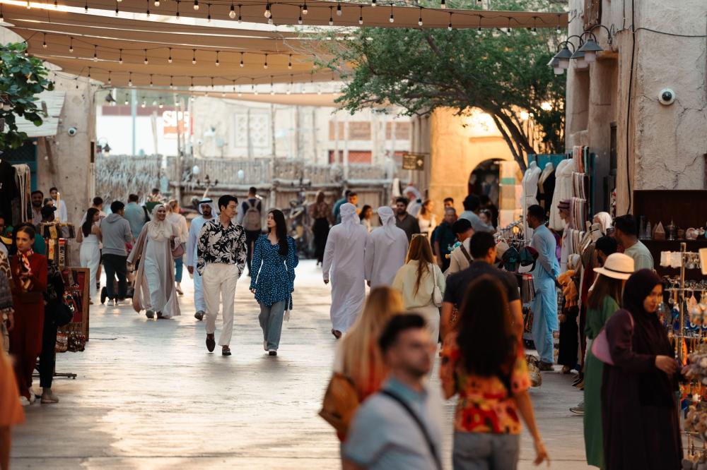 Netflix奇幻韓劇《許願吧，精靈》裴秀智、金宇彬在杜拜古城