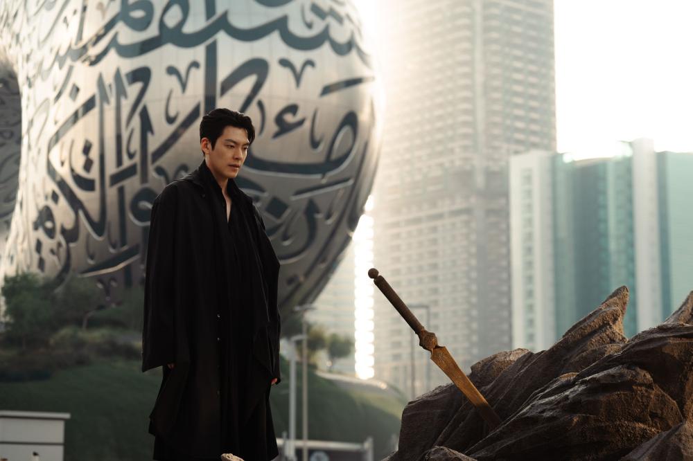 Netflix奇幻韓劇《許願吧，精靈》金宇彬在杜拜未來博物館