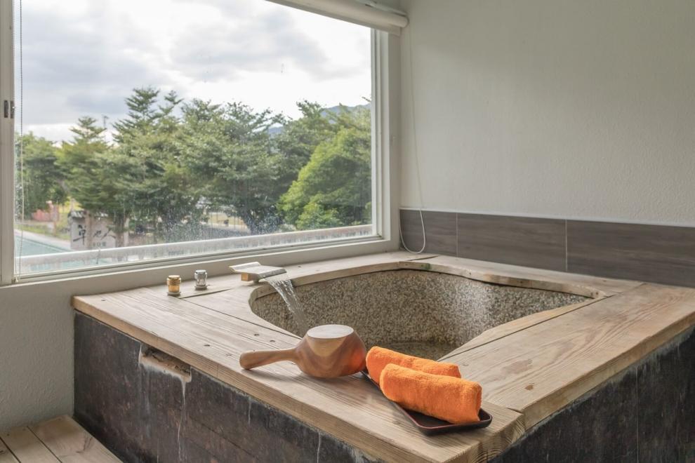 高雄草地人溫泉會館