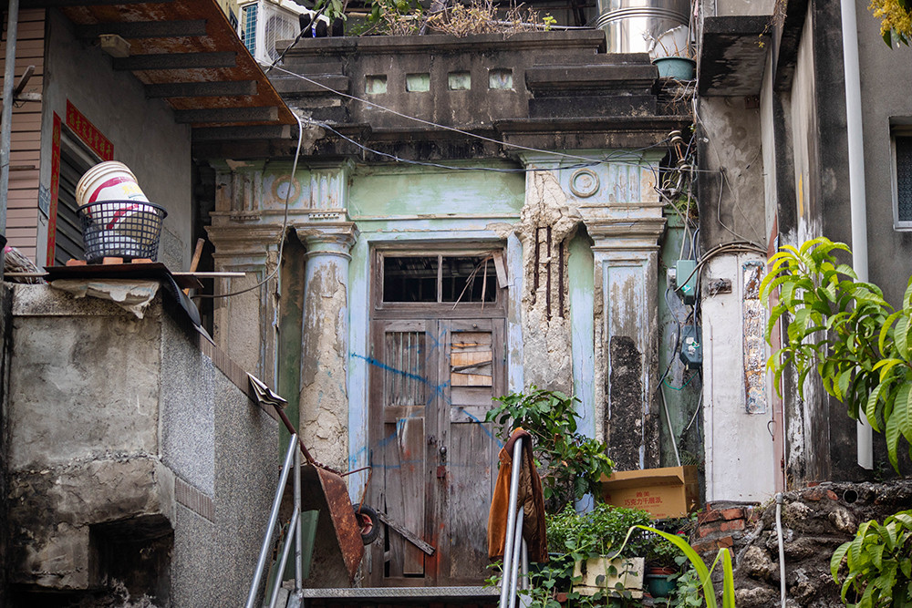 歷經歲月侵蝕的量水器室極具歷史意義，促使高雄市政府文化局啟動古蹟修復計畫。