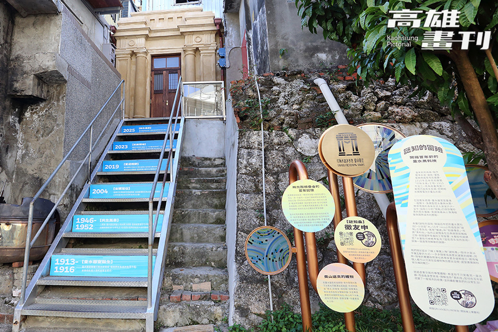 沿著階梯拾級而上，修復後的量水器室重新對外開放，邀請人們循著水的足跡前行。