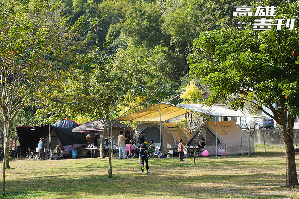 營區也提供懶人露營方案，拎著行李就能住進有舒適床墊的帳篷。