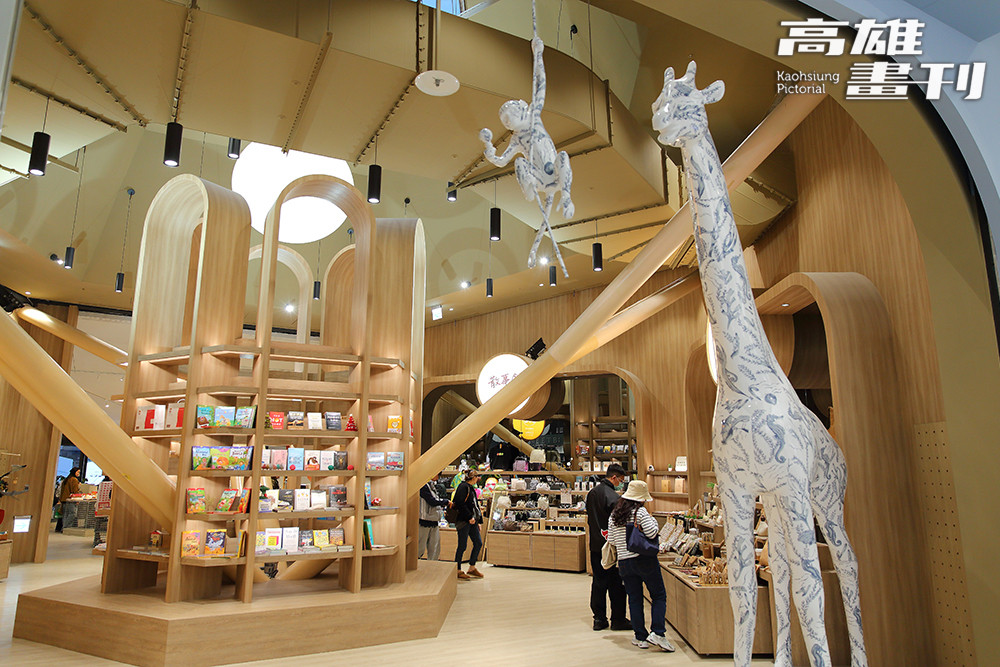 從生活器物到設計選品，展區匯集多元創作能量，展現高雄在地與跨域設計的豐富樣貌。