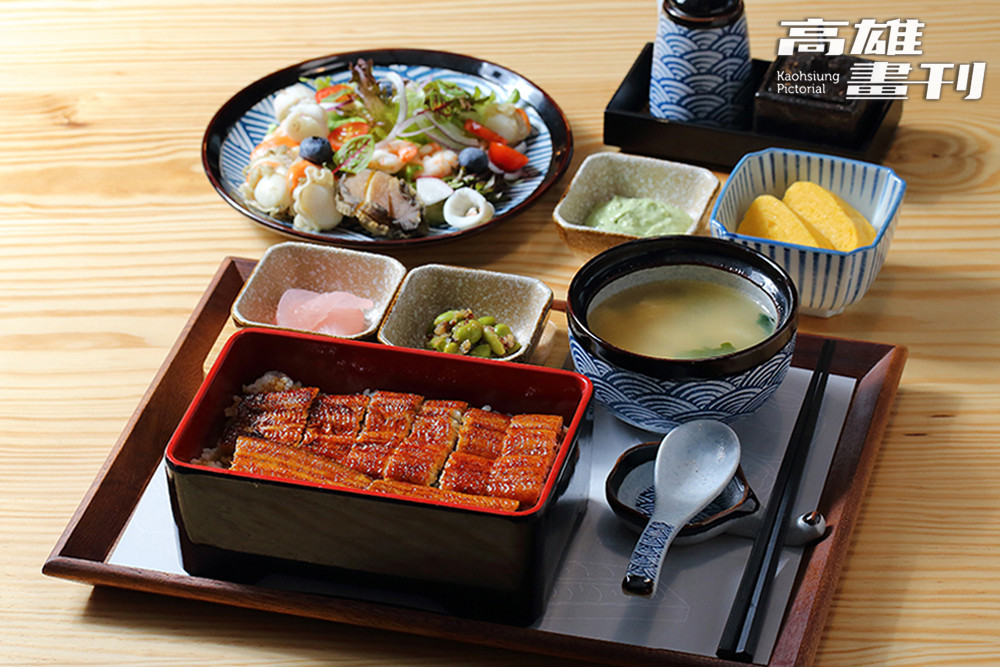 鰻悠以低溫慢烤的方式，沾抹獨門醬汁，品嘗鮮美的鰻魚讓人齒頰留香。