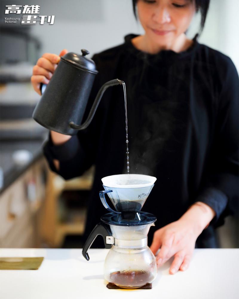 店內使用精品咖啡豆，並採川式手沖法表現咖啡風味。