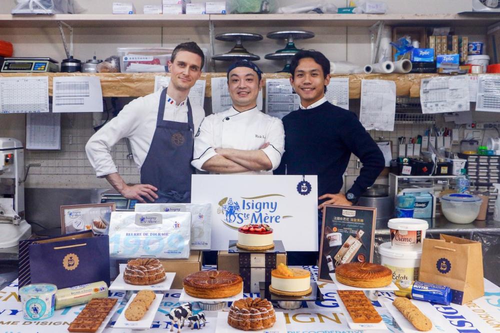 依思尼品牌代表James(右起)、深法創辦人Rick、依思尼台灣品牌大使 Alexis Bouill