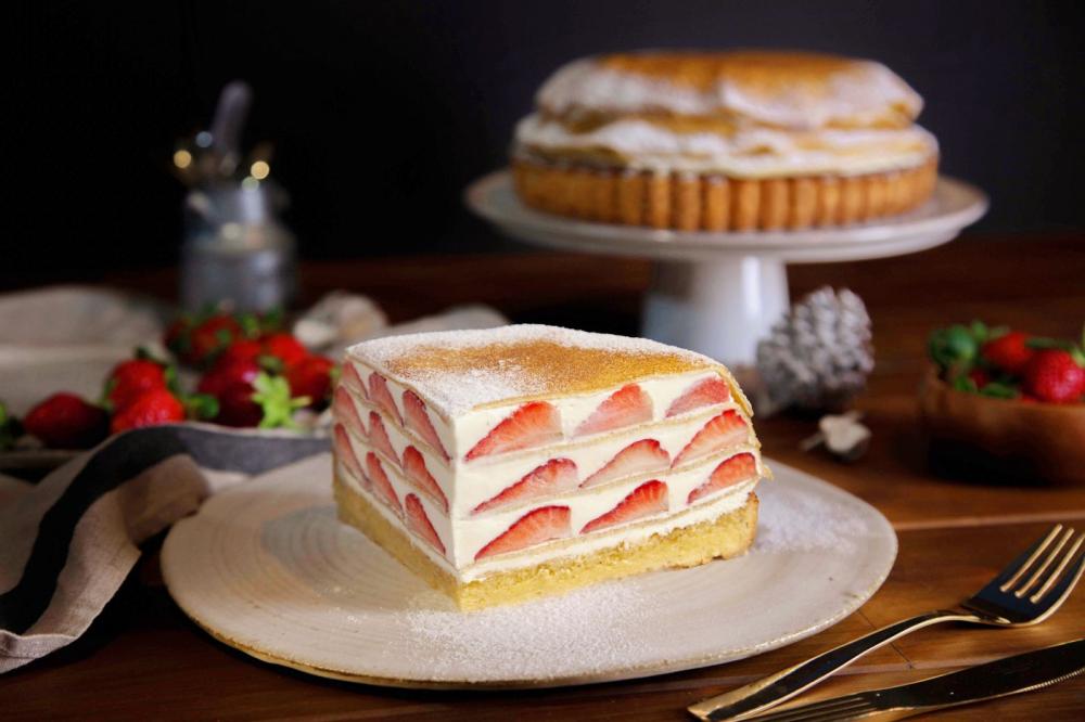 乳酪三重奏草莓可麗塔