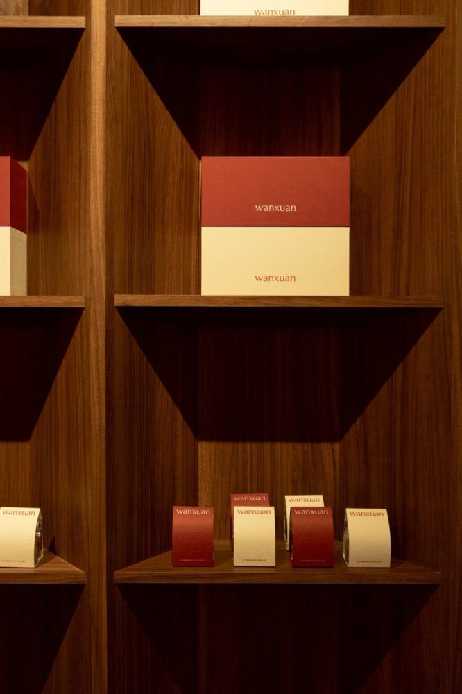 讓好茶成為日常的風景——台中「萬軒茶室」以風味與光影慢煮生活節奏