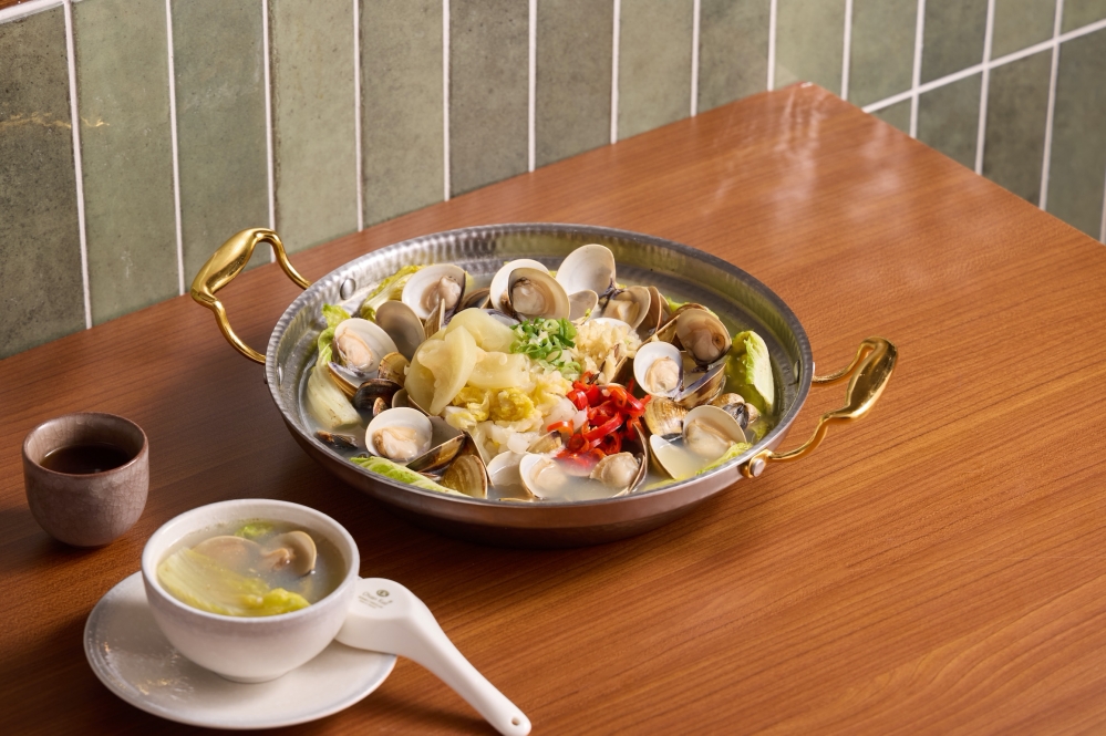 台北火鍋界新話題！如嬌餐飲打造香江火鍋新力作「如嫦 卜卜蜆．港式雞煲」