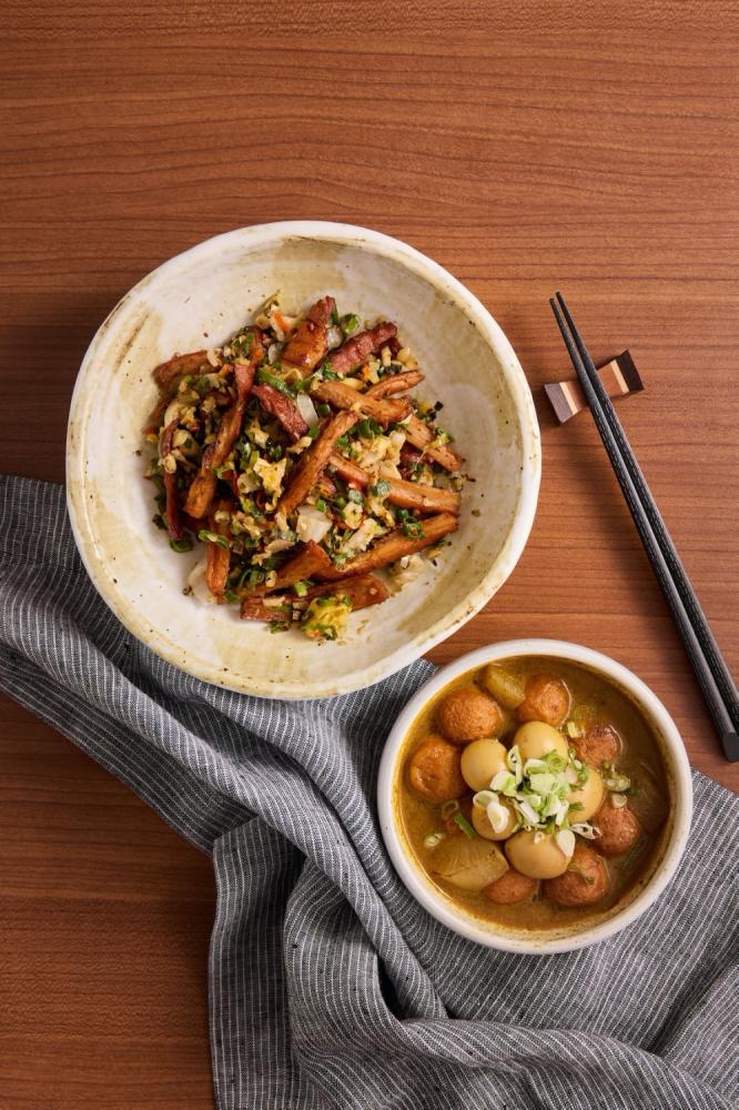 台北火鍋界新話題！如嬌餐飲打造香江火鍋新力作「如嫦 卜卜蜆．港式雞煲」