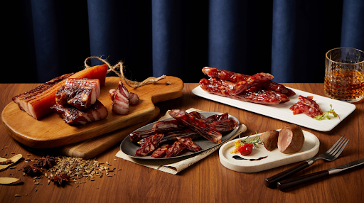 黑橋牌以慢工熟成臘味工藝，透過時間淬鍊層層風味，喚起年節餐桌上的熟悉記憶。