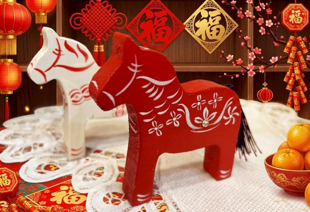 春節期間，翰品酒店高雄推出多元手作活動，親手彩繪紅馬飾品，為新年添好運。