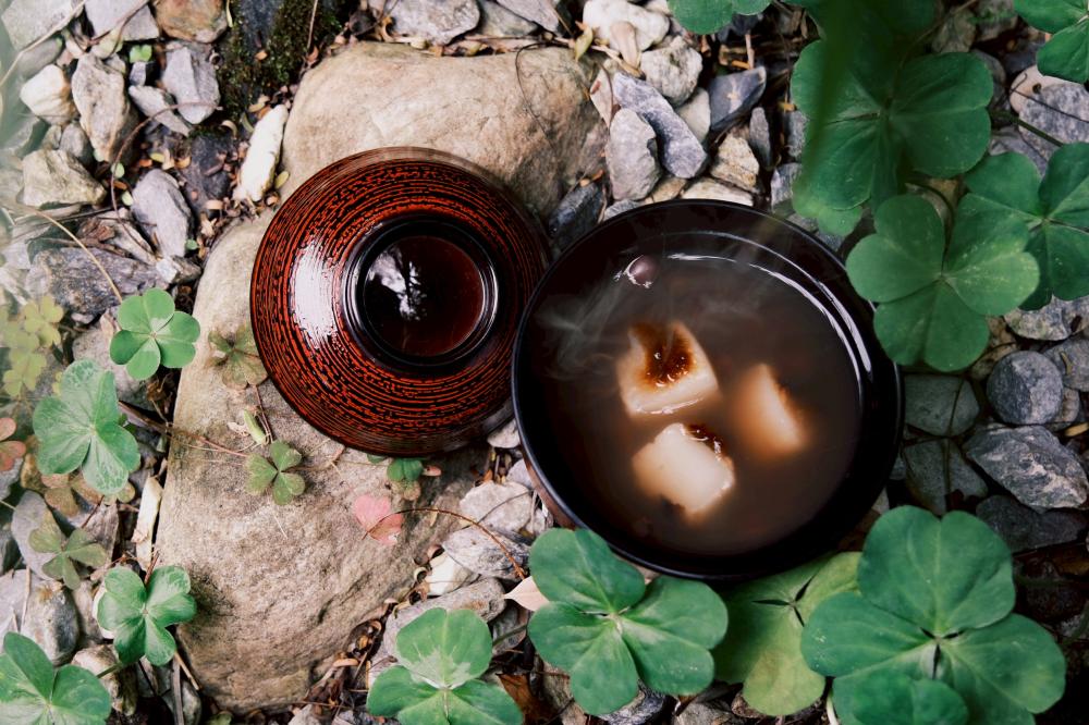 米崙、北町丼飯屋推出春節限定烤年糕善哉，暖心甜湯為新年添好運及甜意。