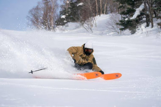 冬季初春札幌國際滑雪場湧入滑雪愛好者。