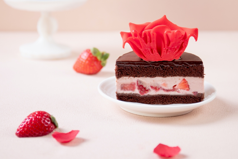 情人節最強草莓甜點推薦！超華麗BAC「莓瑰戀人」手工造型蛋糕、草莓生巧克力禮盒限時夢幻聯合登場