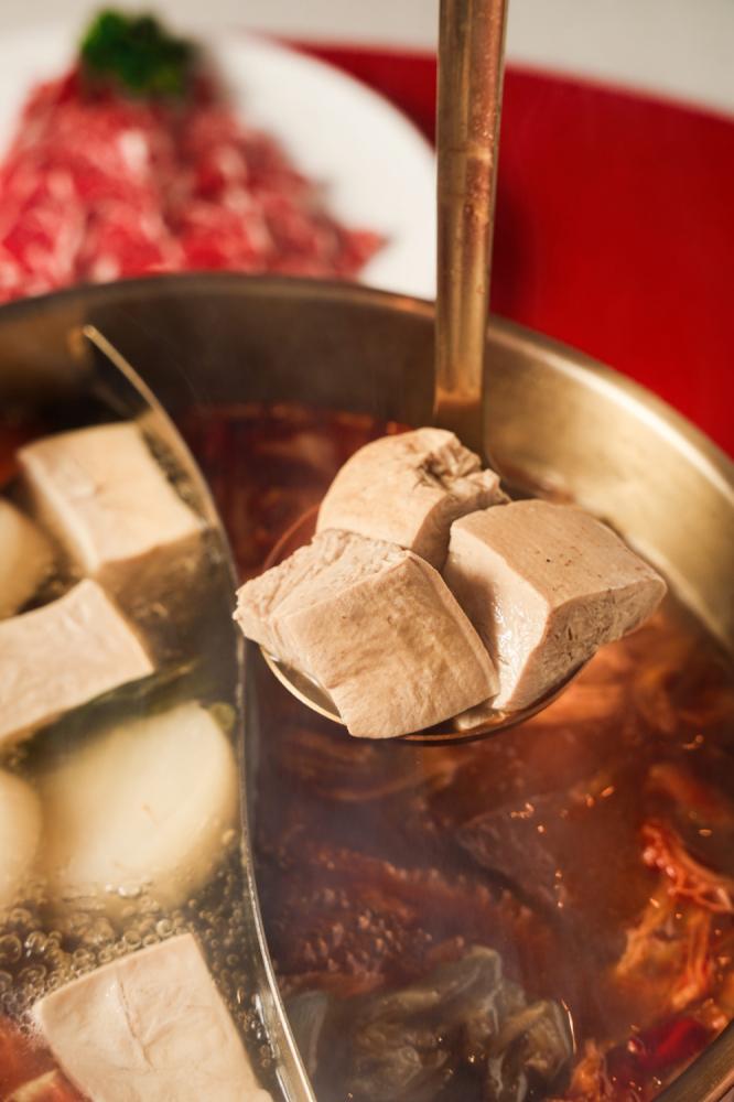 《民生輝麻辣鍋》正式登場  不拼最辣，只熬一鍋「連湯都能喝」的台式溫柔麻辣  最強鍋底「千層豆腐」，