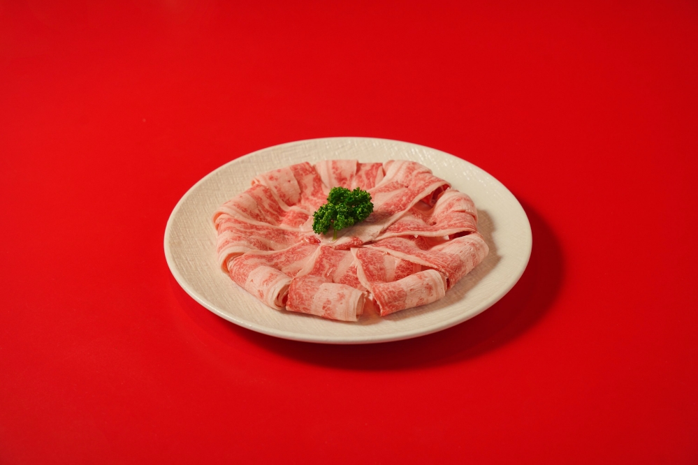 《民生輝麻辣鍋》正式登場  不拼最辣，只熬一鍋「連湯都能喝」的台式溫柔麻辣  最強鍋底「千層豆腐」，