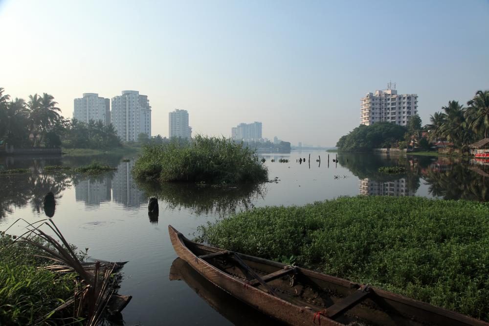 印度「科欽」是一座融合歷史貿易底蘊與現代藝術氣息的印度海濱城市，提供從科欽堡人文景觀到自然生態與地景