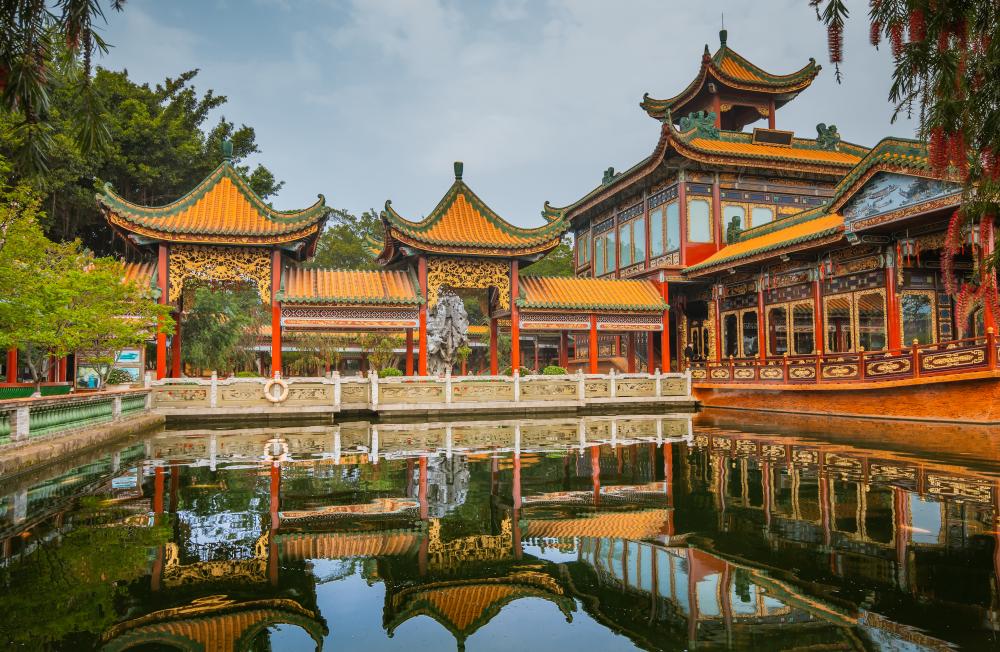 中國「廣州」是一座融合深厚歷史底蘊、現代經濟活力與正宗粵菜文化的城市，是探索新舊中國魅力的理想起點。