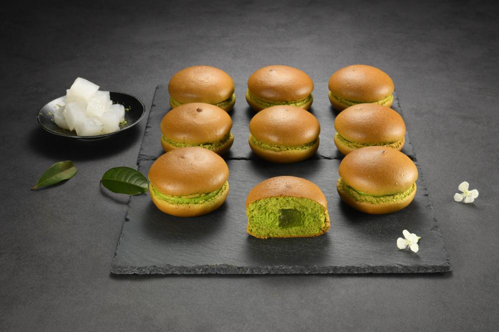 北海道泡芙蛋糕-抹茶蕨餅 