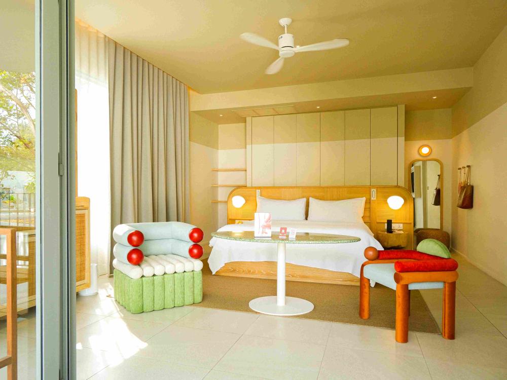 圖說：精選房型化身期間限定沉浸式展演空間，入住即能近距離體驗「The Puffiction」系列。