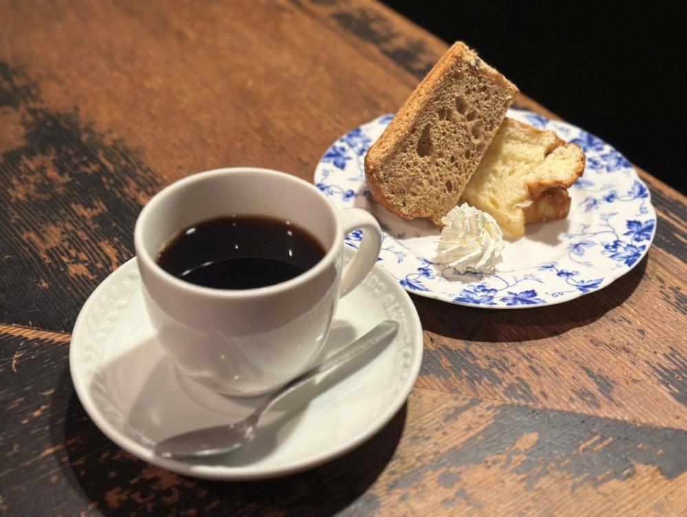 圖13：昭和的記憶與藝術氣息在此相互呼應，使其成為神保町喫茶文化中不可或缺的一隅。©ギャラリー珈琲店